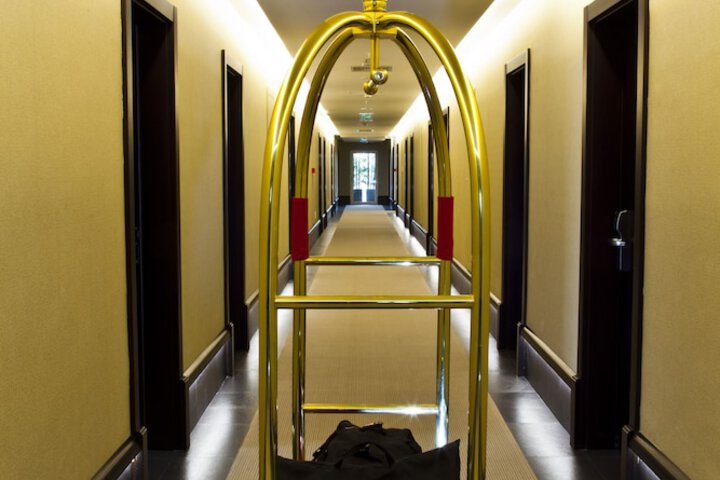 Ballroom/Hall 23 of 33