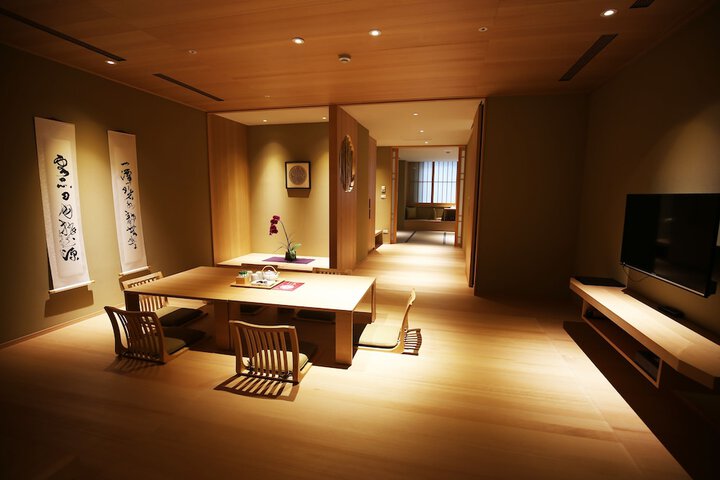 Room 16 of 103