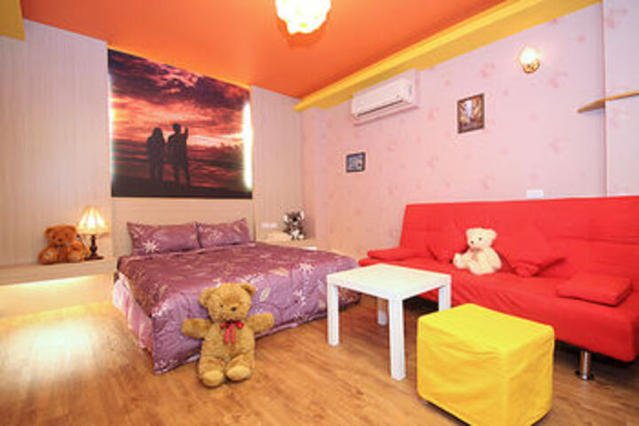 Room 8 of 16