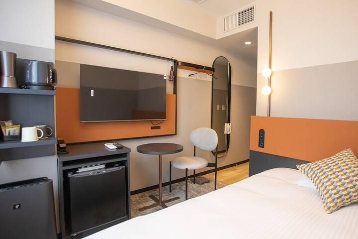 Room 13 of 80