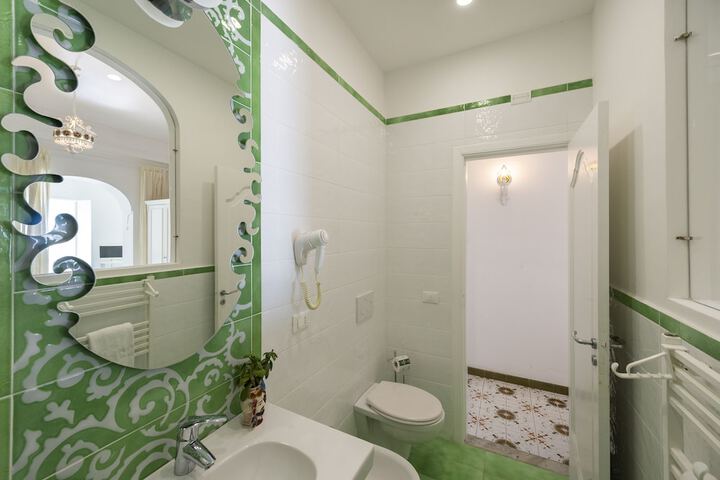 Room 16 of 24