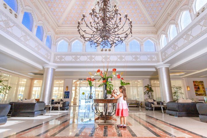 Entrance & Lobby