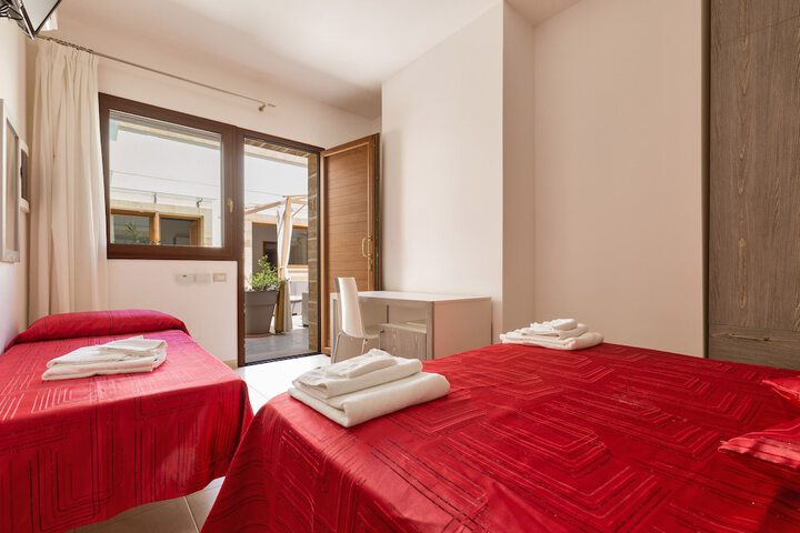 Room 2 of 43