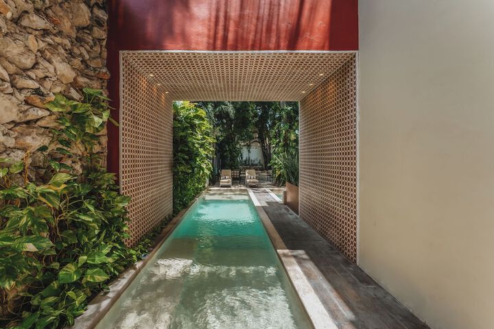 Pool Hotel