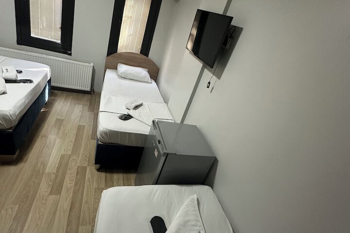 Room 7 of 19