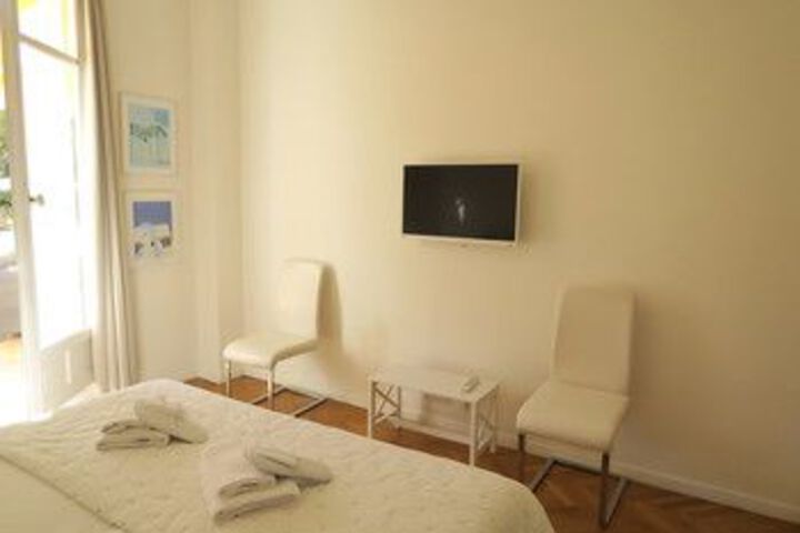Room 10 of 22