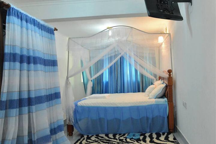 Room 4 of 18