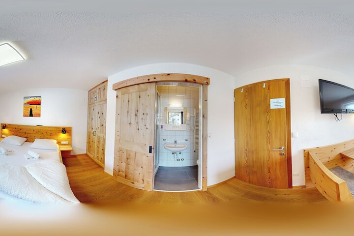 Room 15 of 46