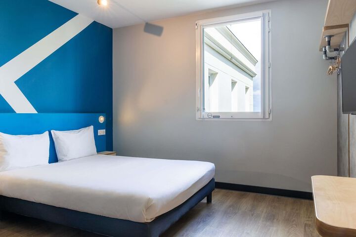 Room 6 of 38