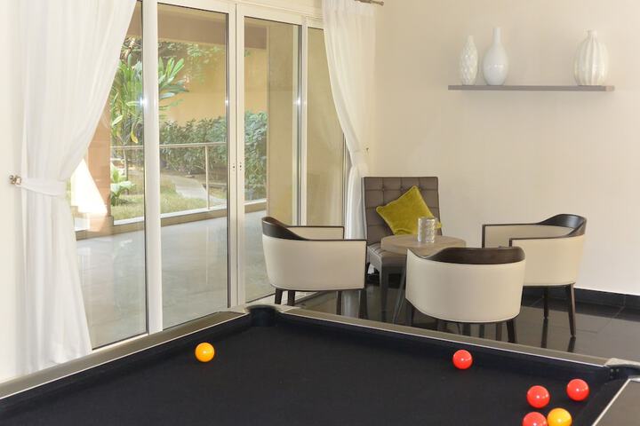 Lounge 17 of 24