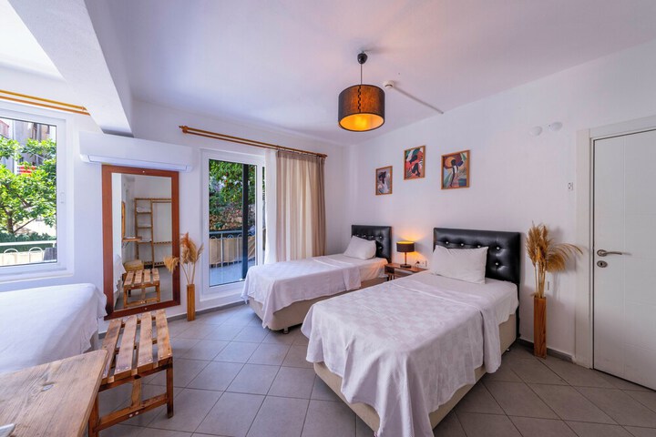 Room 10 of 43