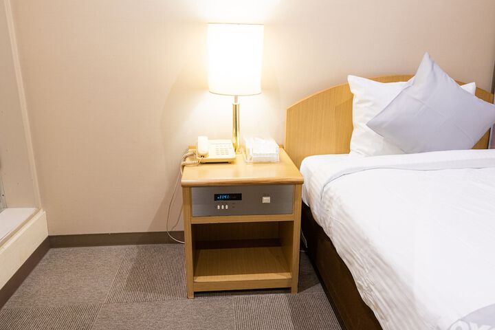 Room 5 of 20