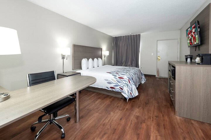 Deluxe King Room (24 of 24)