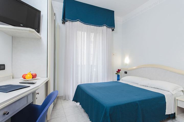 Room 3 of 31