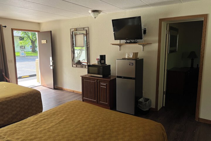 Room 50 of 180