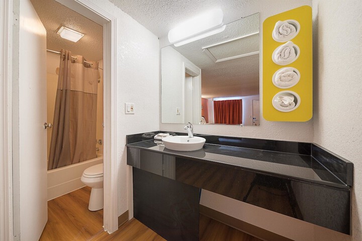 Room 16 of 26