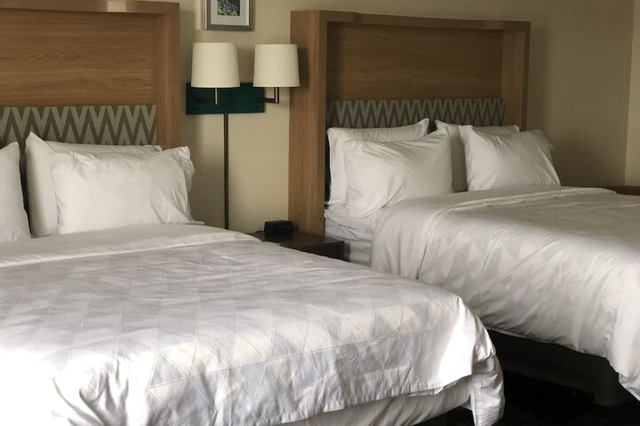 1 Queen Bed (5 of 23)