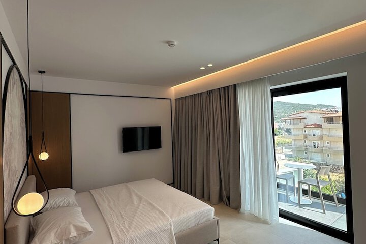 Room 3 of 38