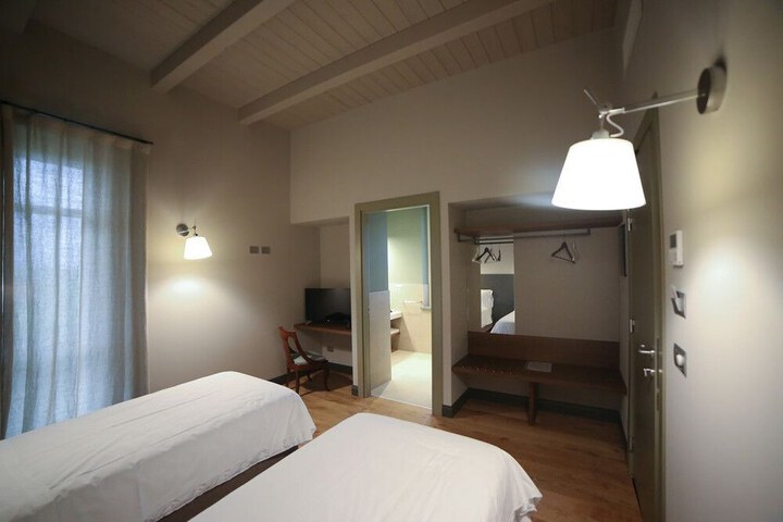 Room 13 of 47