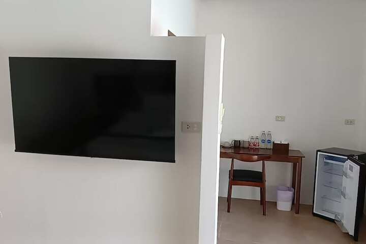 Room 6 of 19