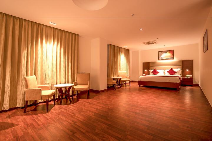 Room 13 of 30