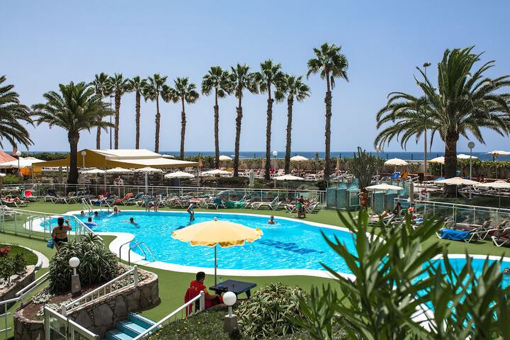 Hotel Pool