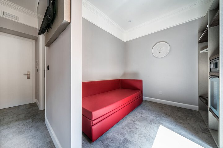 Room 11 of 36
