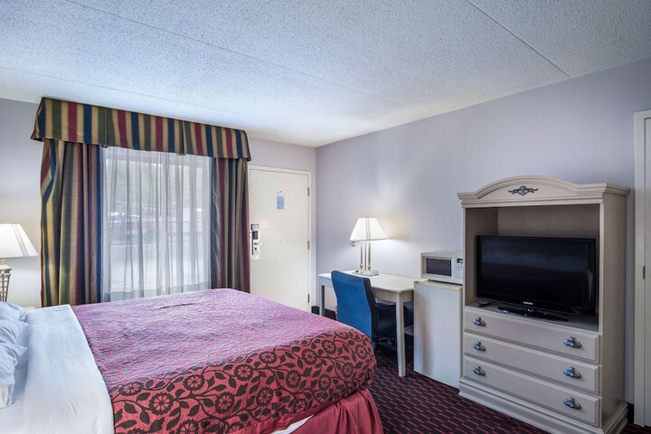 Room 27 of 46