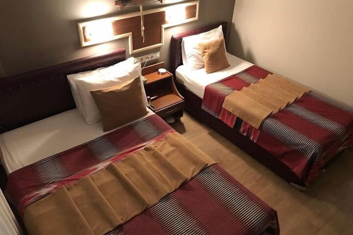 Room 12 of 22