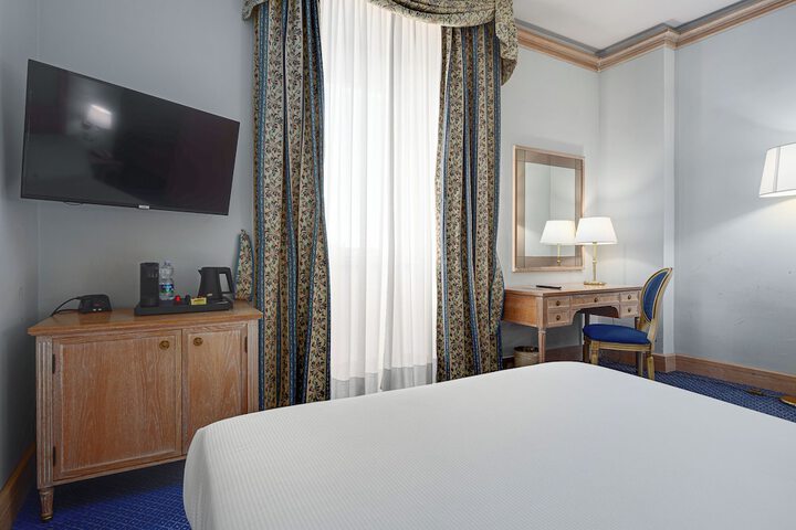Room 6 of 62