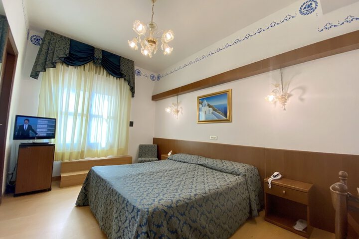 Room 7 of 38