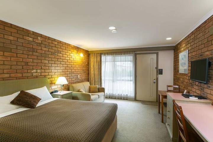 Room 10 of 29