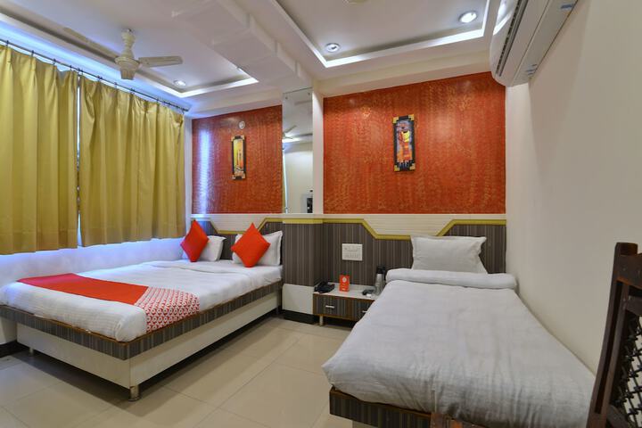 Room 9 of 20