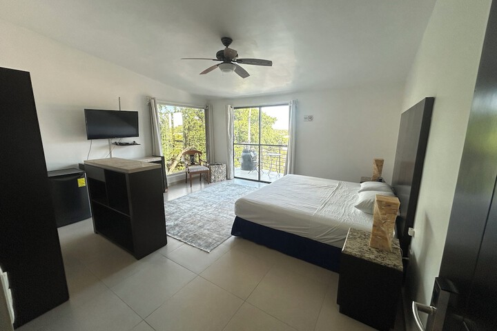 Room 17 of 39