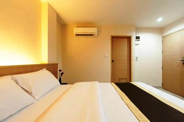 Room 10 of 29