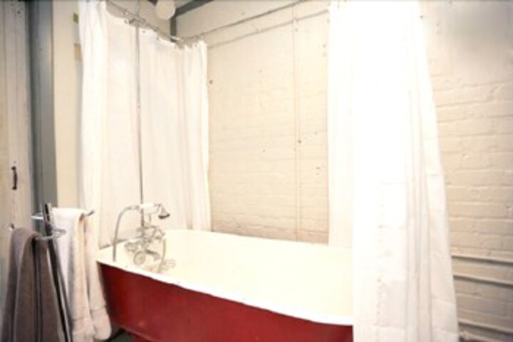 Deep Soaking Bathtub