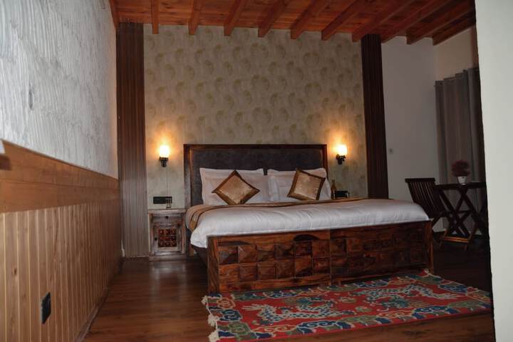 Room 4 of 36