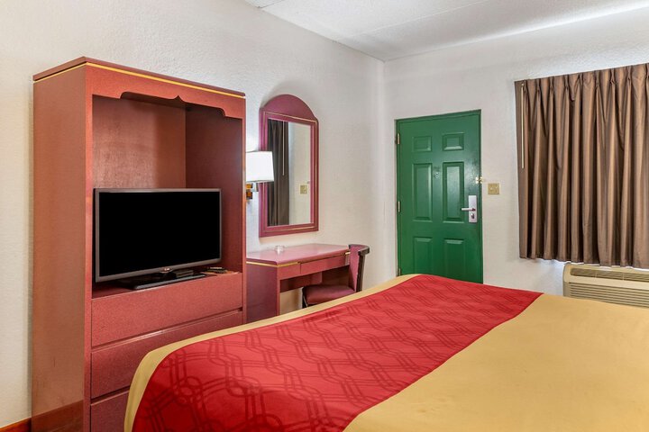 1 King Bed (6 of 10)