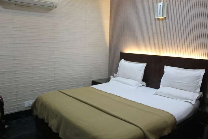 Room 14 of 20