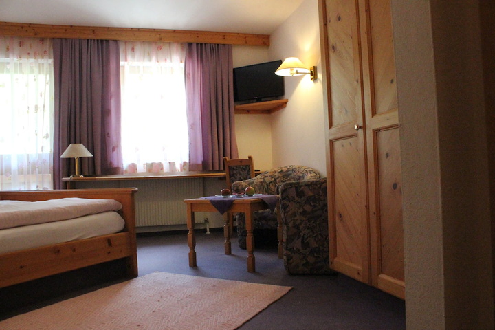 Room 5 of 6