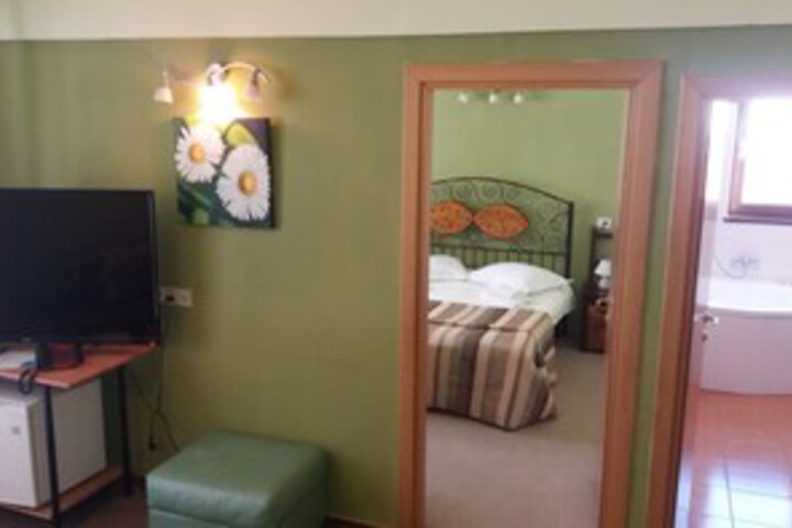 Room 26 of 28