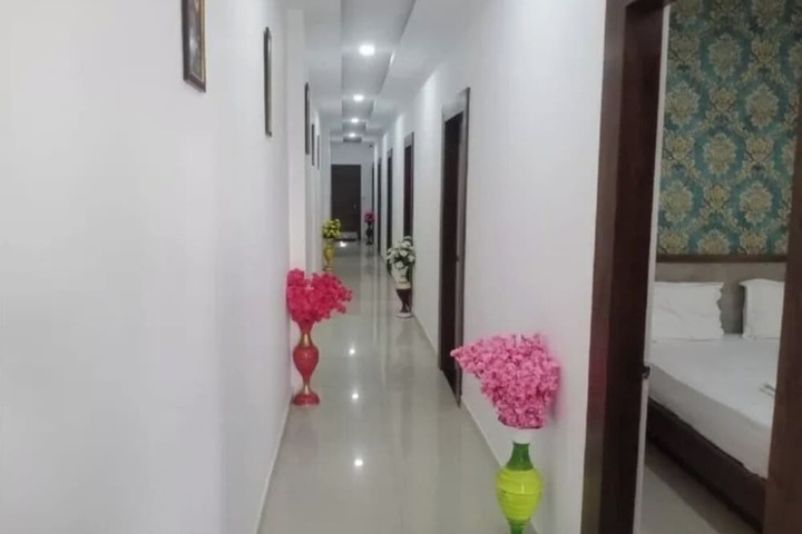 Room 7 of 8