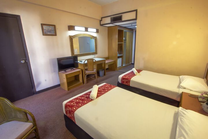 Room 13 of 38
