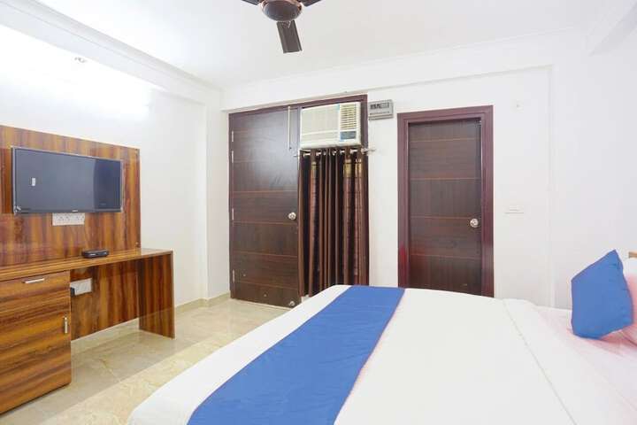 Room 13 of 23