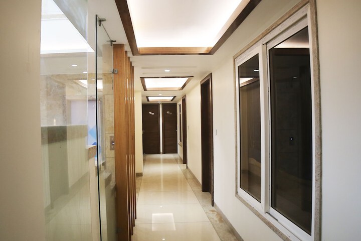 Ballroom/Hall 26 of 27