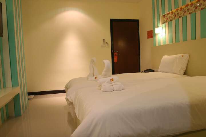 Room 7 of 27