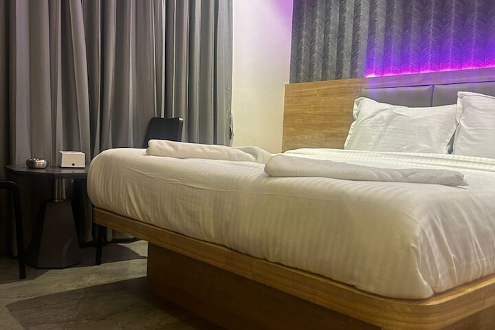 Room 15 of 36