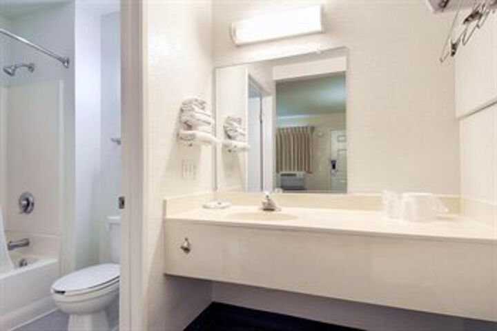 Room 2 of 28