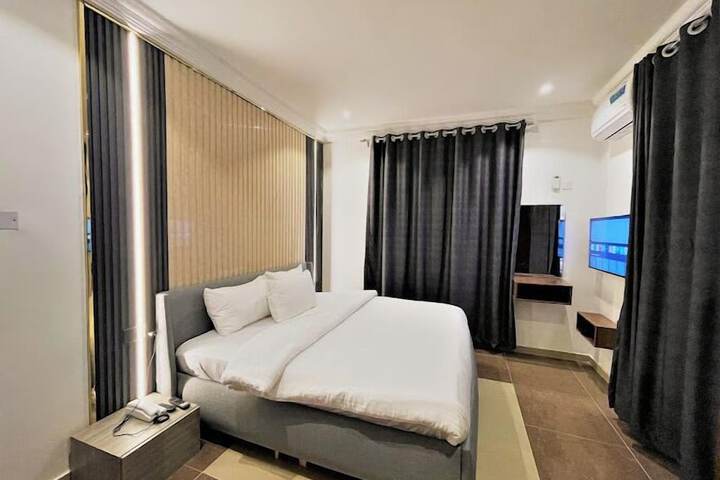 Room 13 of 68
