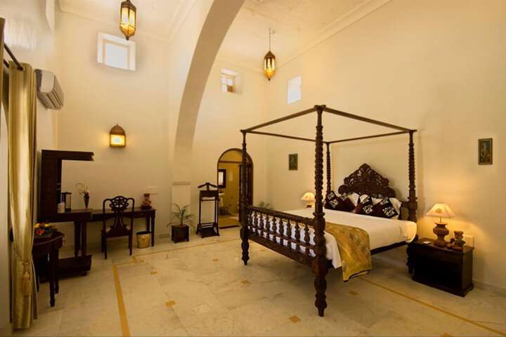 Room 8 of 32